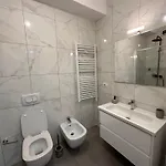 Spacious 2-bedroom Near Center