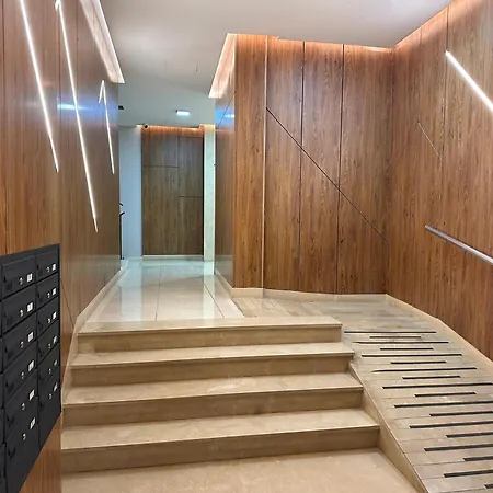 Spacious 2-bedroom Near Center * 地拉那