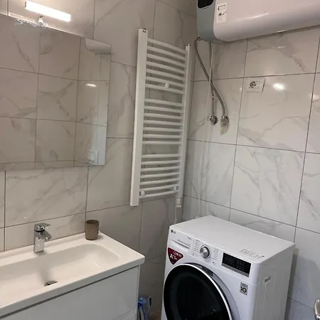 Spacious 2-bedroom Near Center Apartamento *
