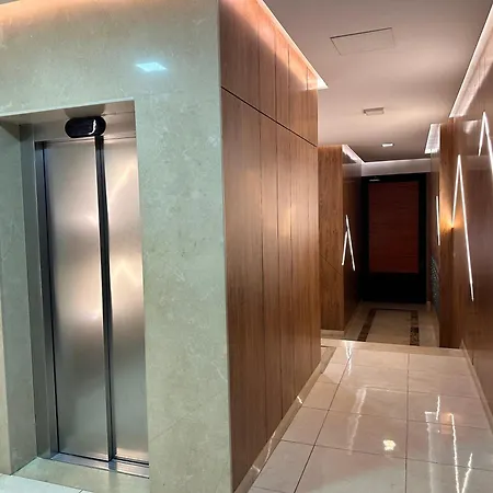 Spacious 2-bedroom Near Center Apartman Tirana