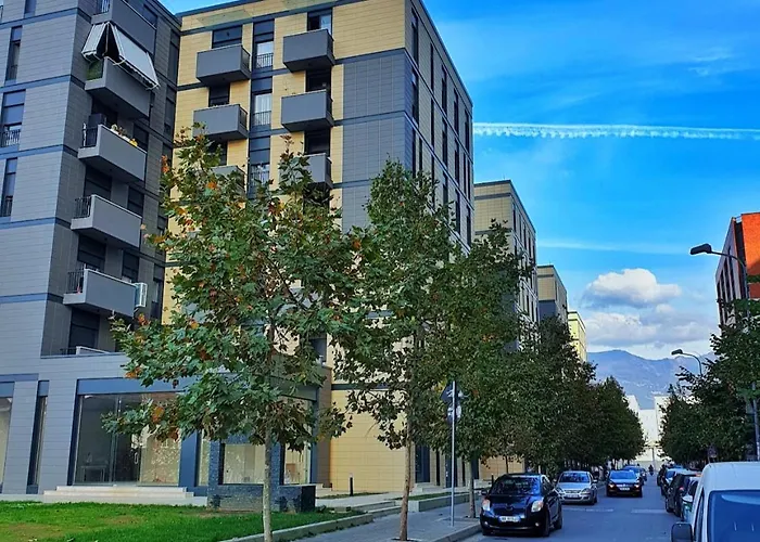 Spacious 2-bedroom Near Center