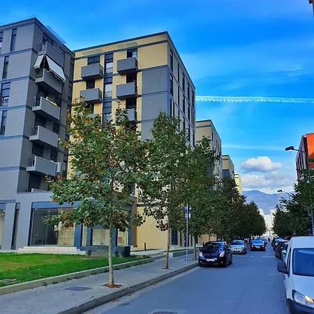 Spacious 2-bedroom Near Center