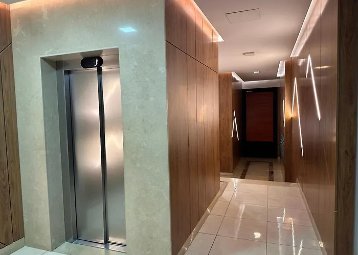 Spacious 2-bedroom Near Center Lejlighed Tirana