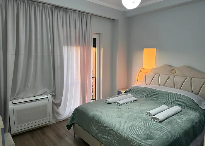 Spacious 2-bedroom Near Center Lejlighed